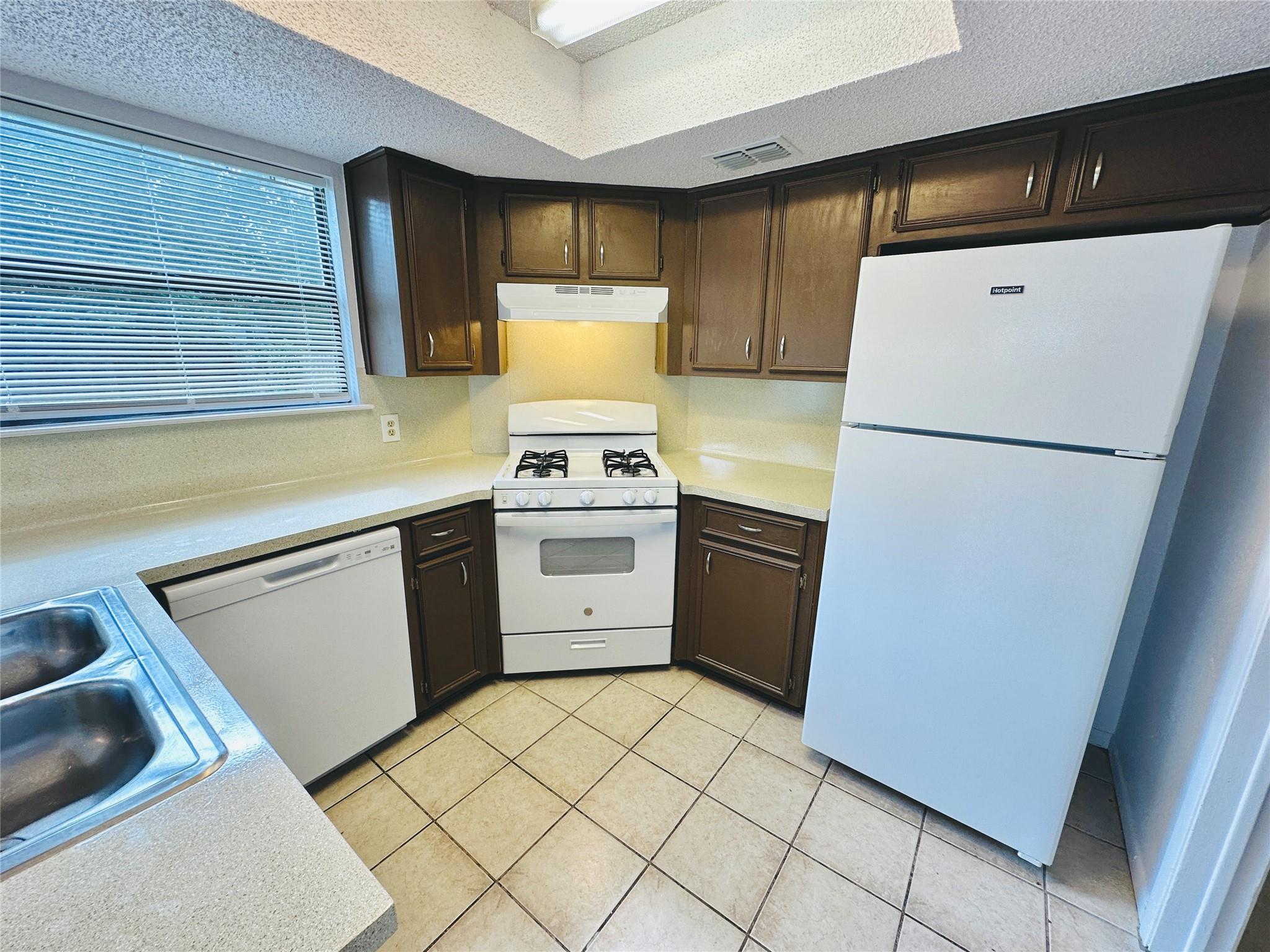 1002 Ridgemont St, Round Rock, TX 78664