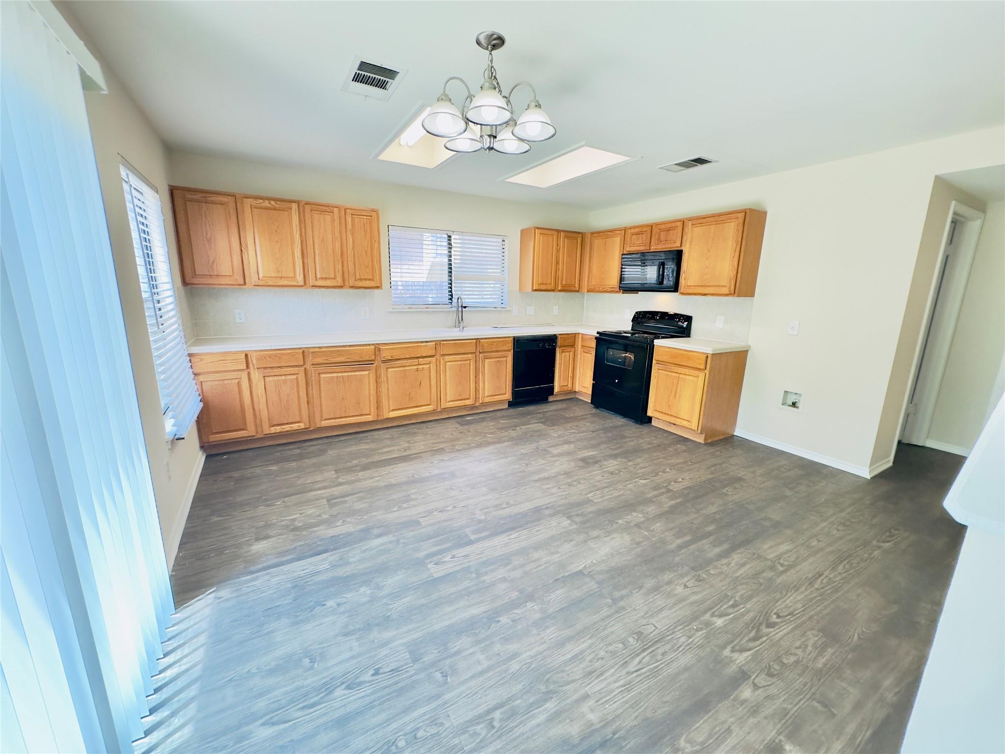 1900 Grassland Dr, Leander, TX 78641