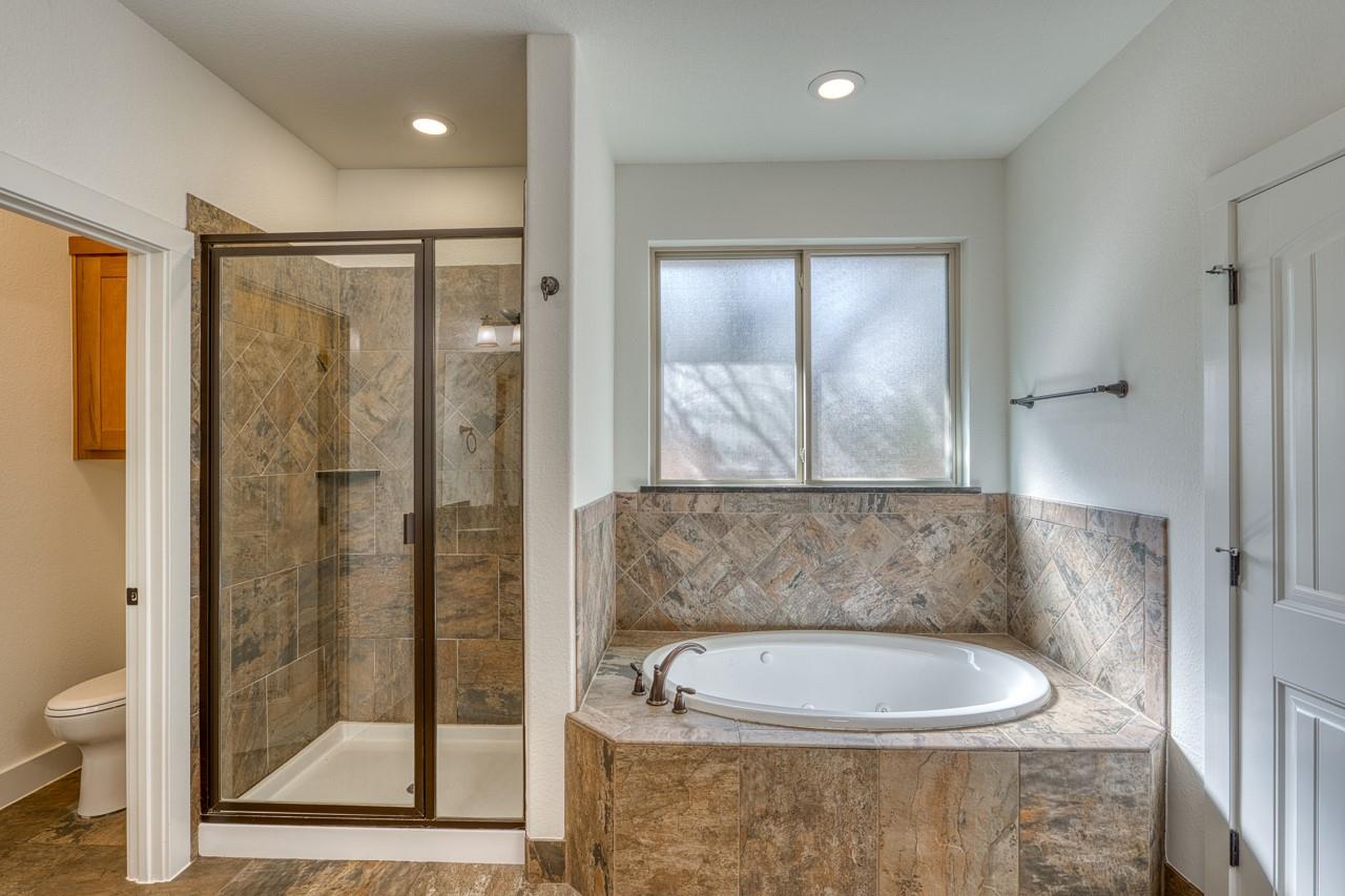 706 Rogart Dr, Spicewood, TX 78669