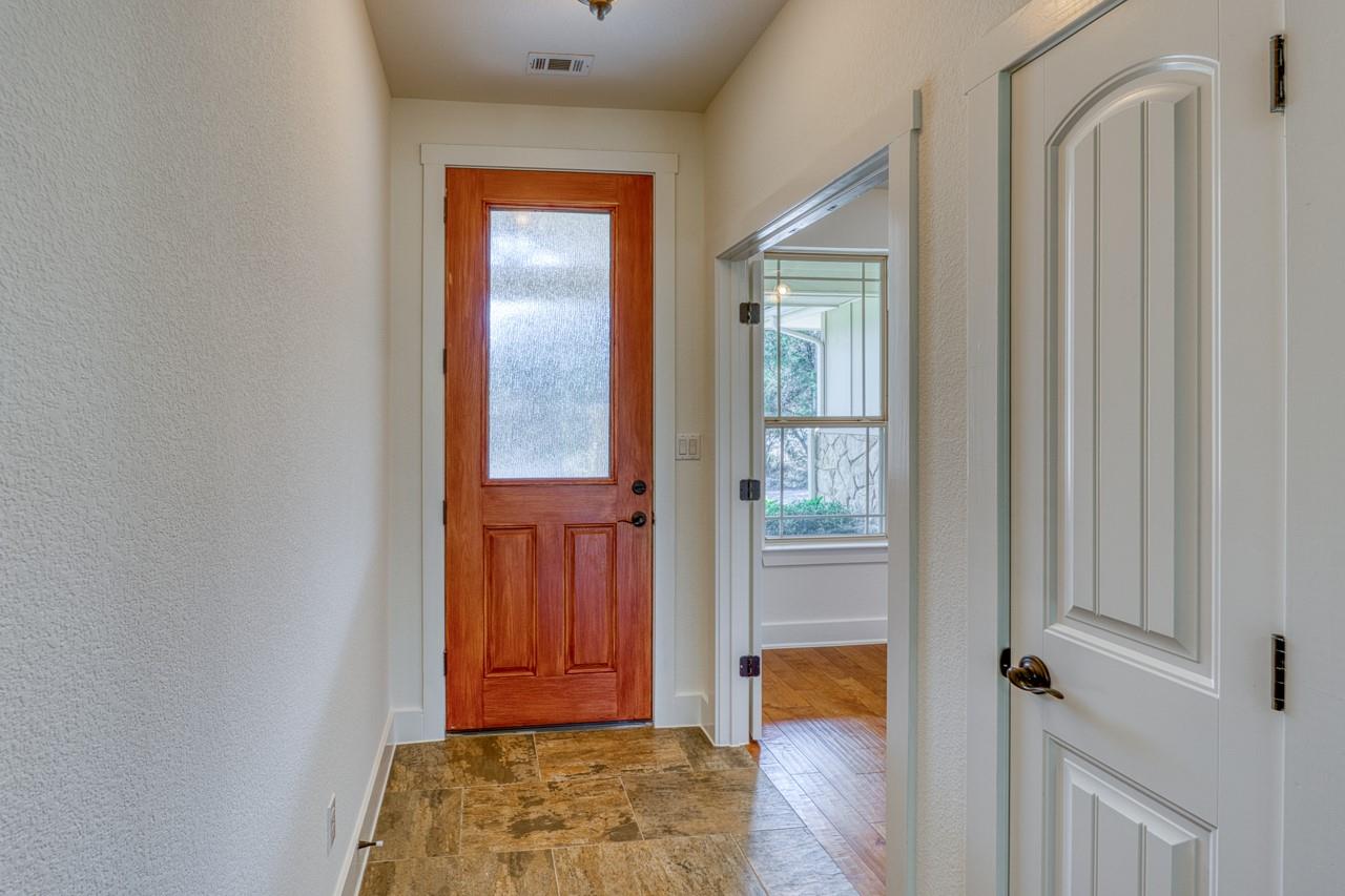 706 Rogart Dr, Spicewood, TX 78669