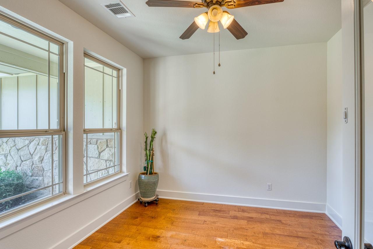 706 Rogart Dr, Spicewood, TX 78669