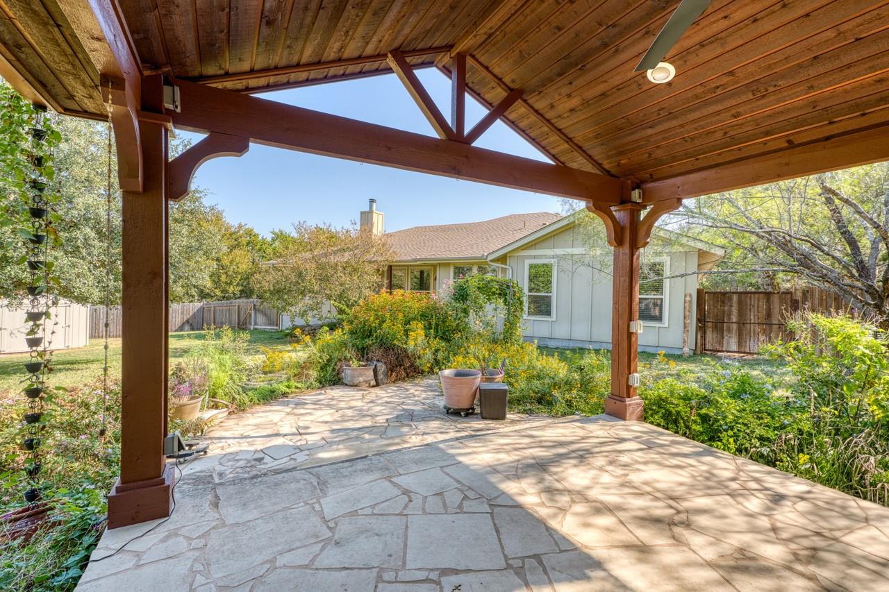 706 Rogart Dr, Spicewood, TX 78669