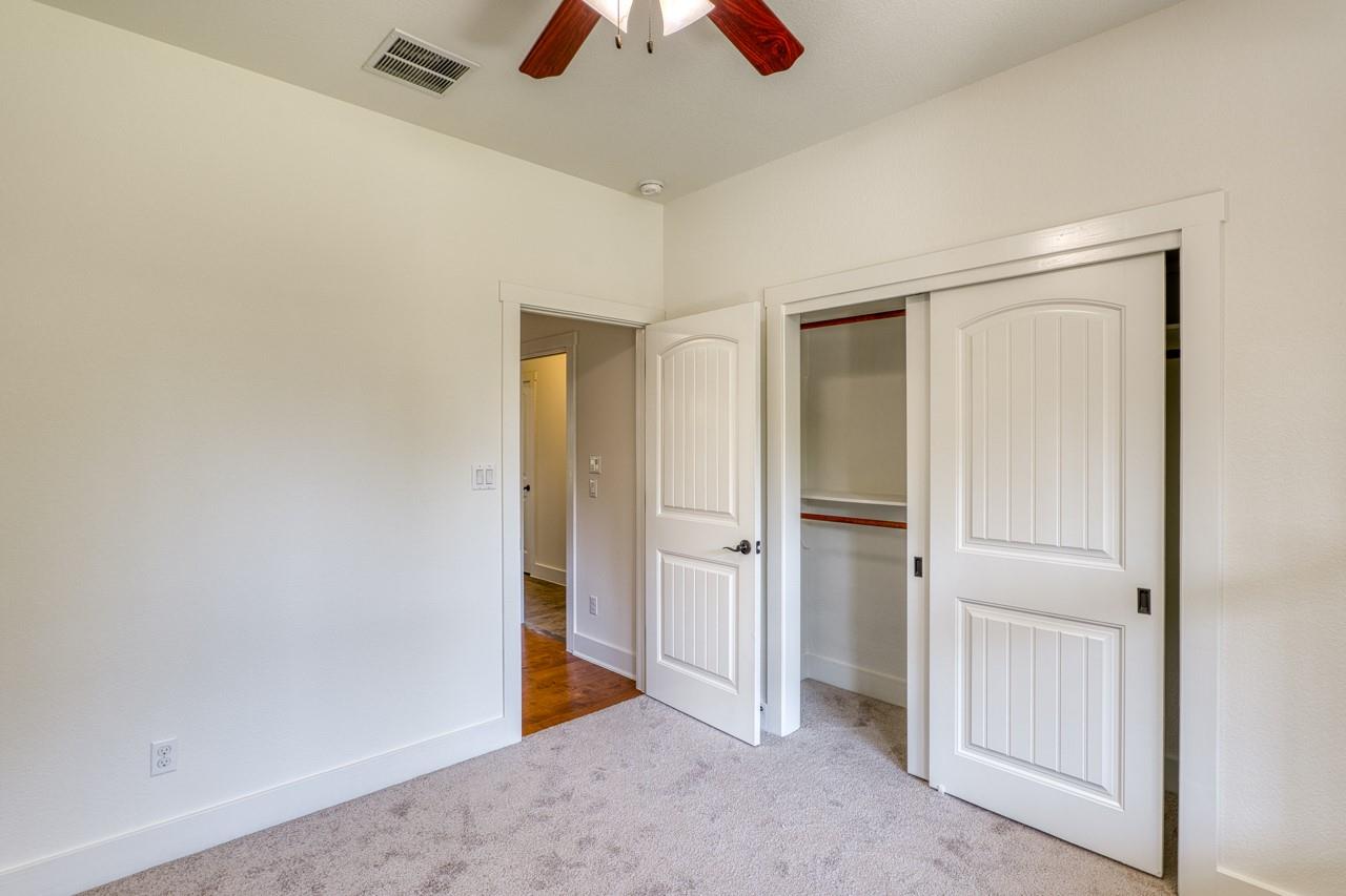 706 Rogart Dr, Spicewood, TX 78669