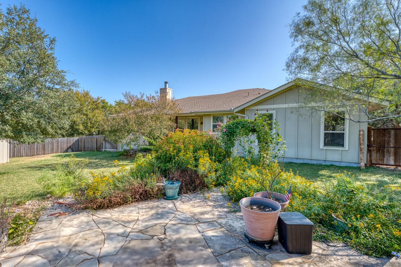 706 Rogart Dr, Spicewood, TX 78669