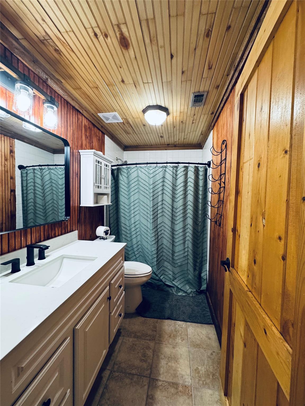 1760 County Road 215, Weimar, TX 78962