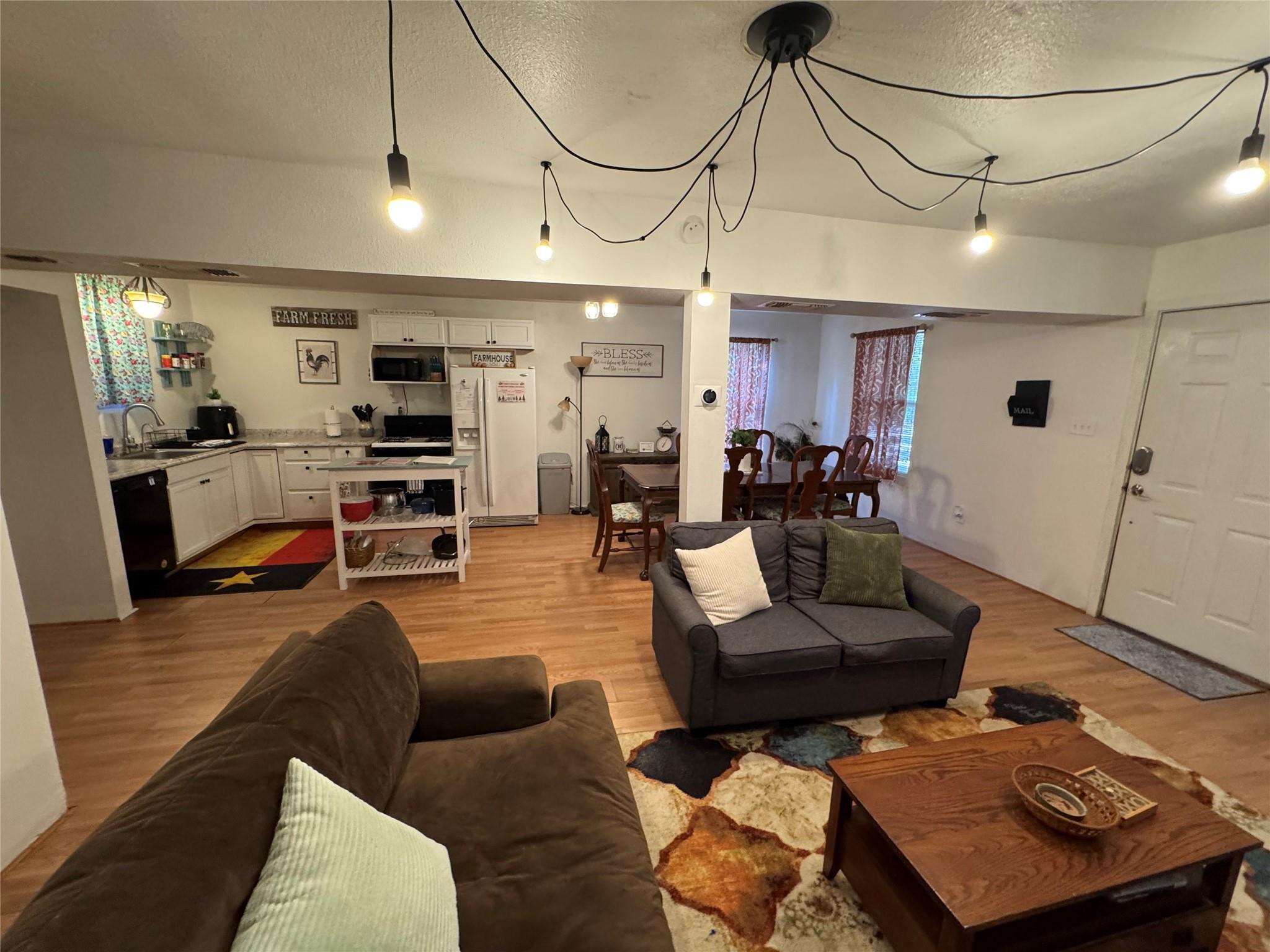 1760 County Road 215, Weimar, TX 78962