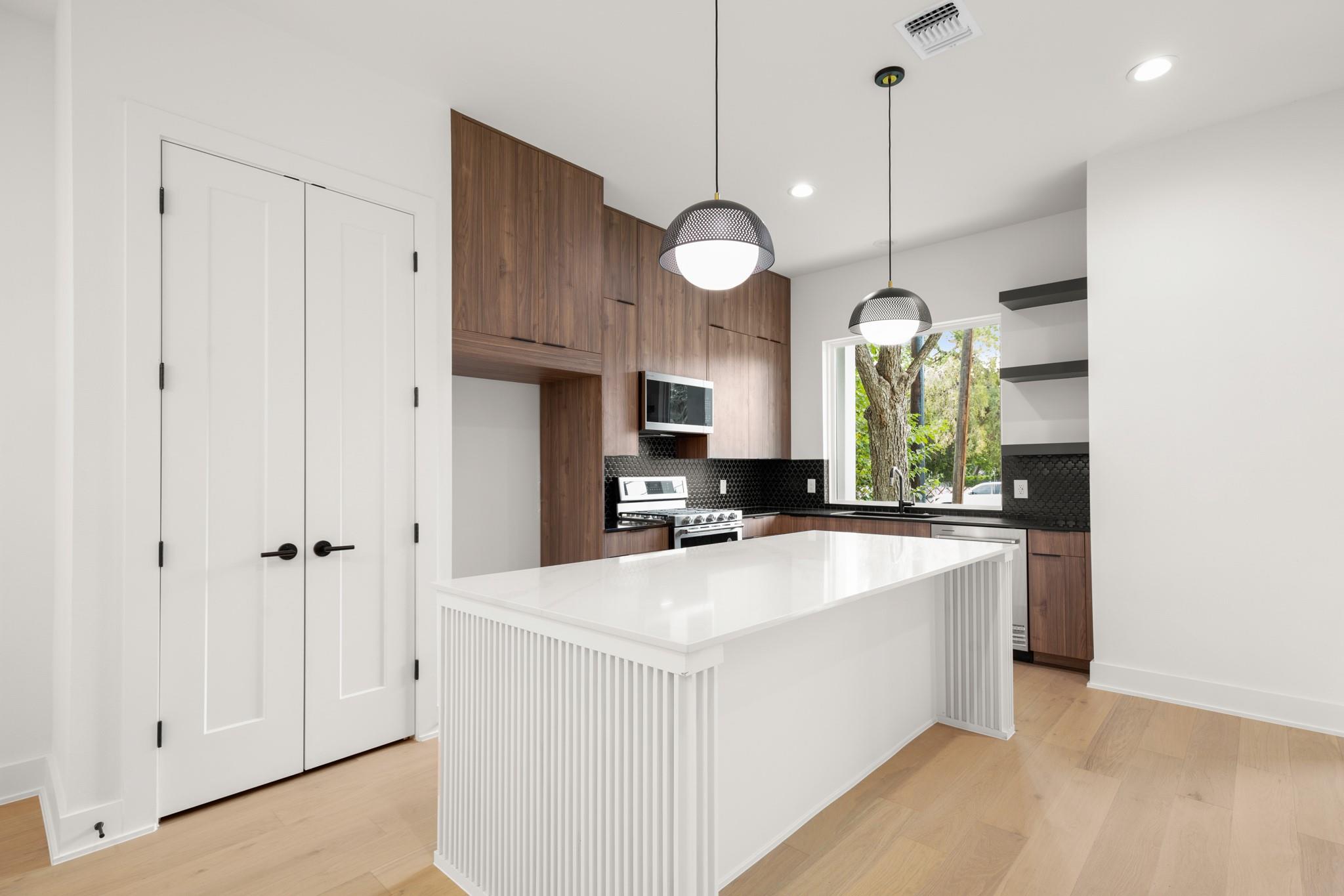 1402 Cotton St, Austin, TX 78702