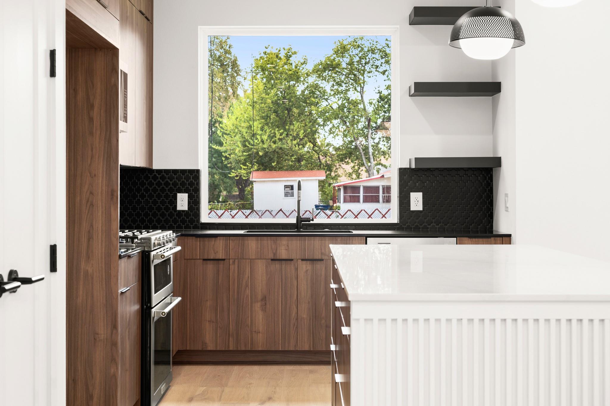 1402 Cotton St, Austin, TX 78702