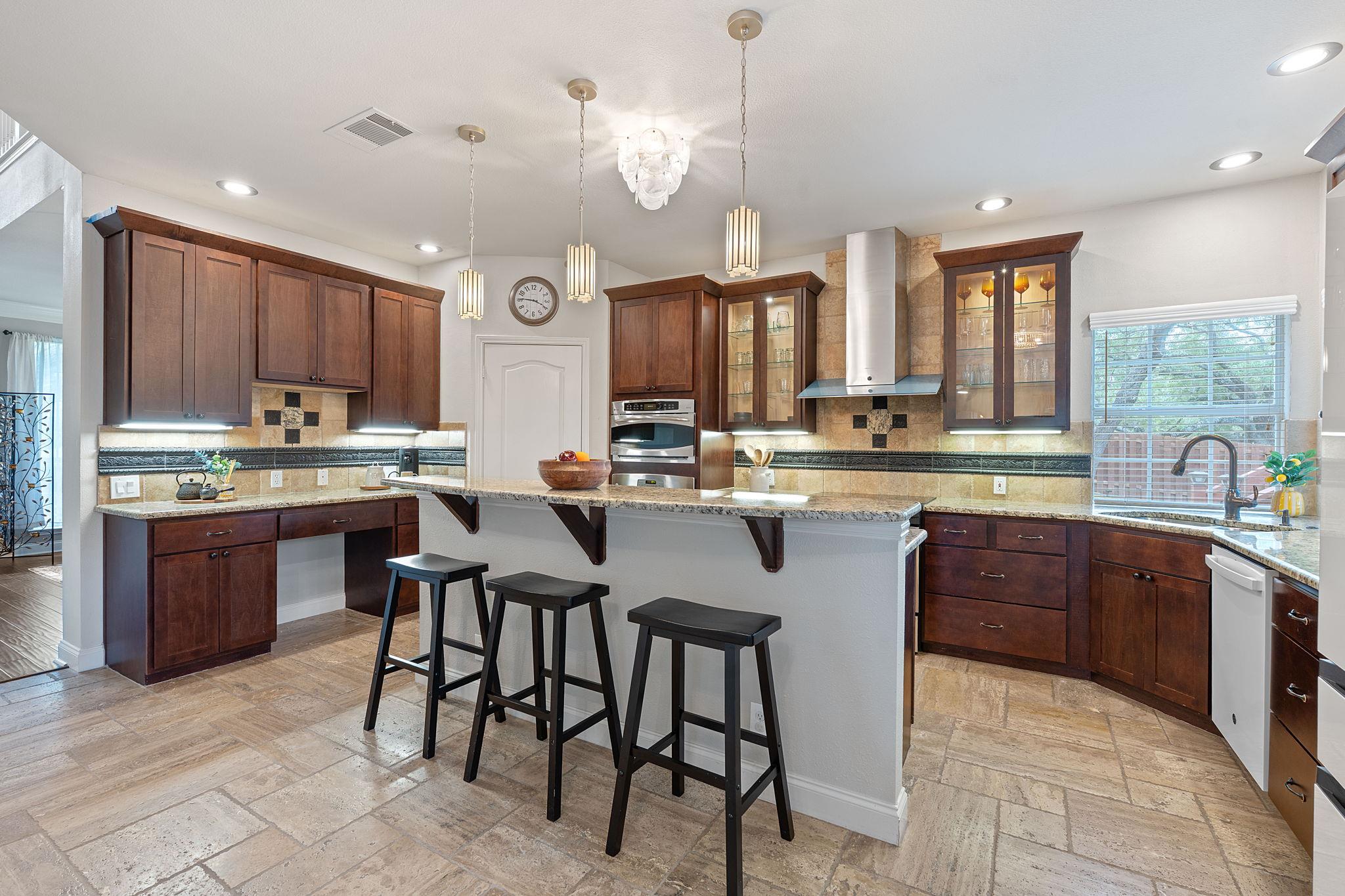 409 Explorer, Lakeway, TX 78734