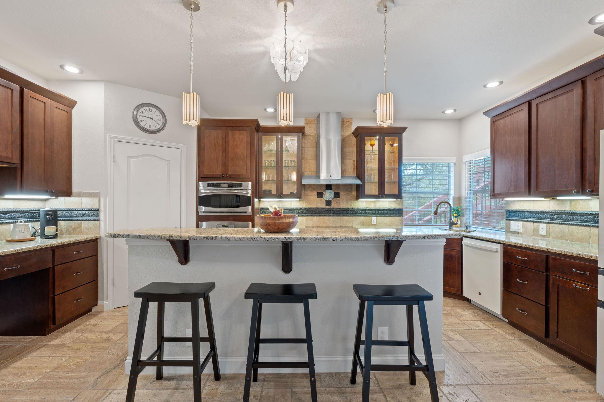 409 Explorer, Lakeway, TX 78734