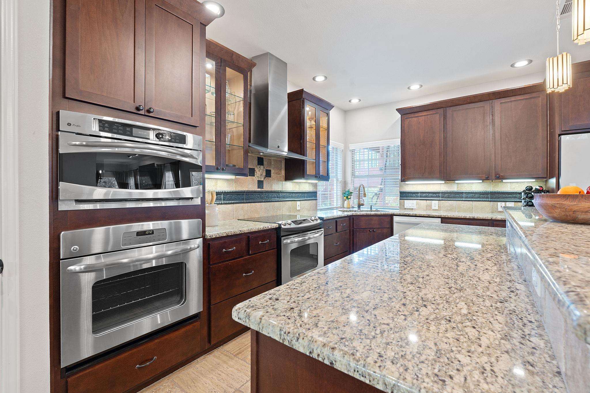 409 Explorer, Lakeway, TX 78734