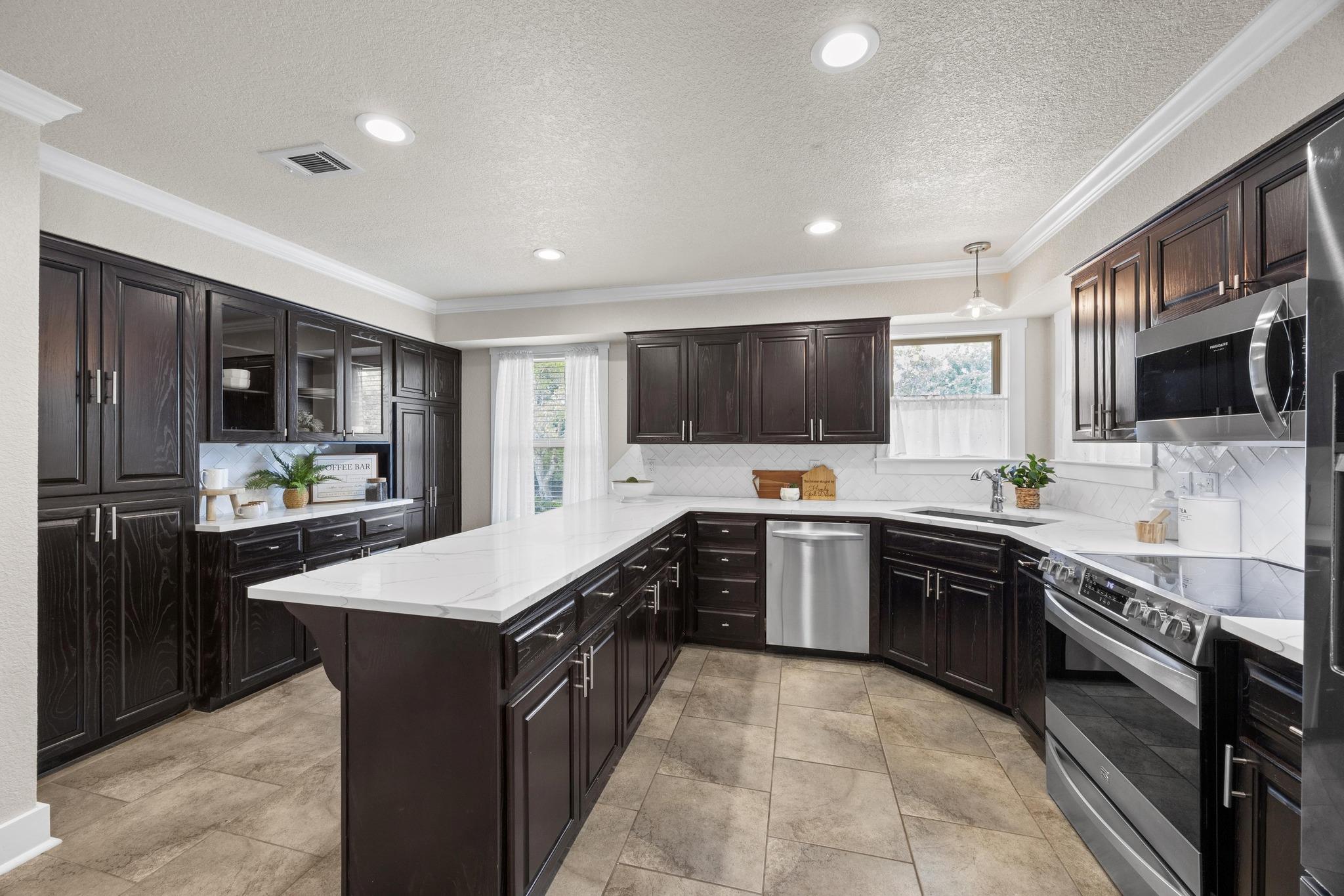 1112 Indian Trl, Salado, TX 76571