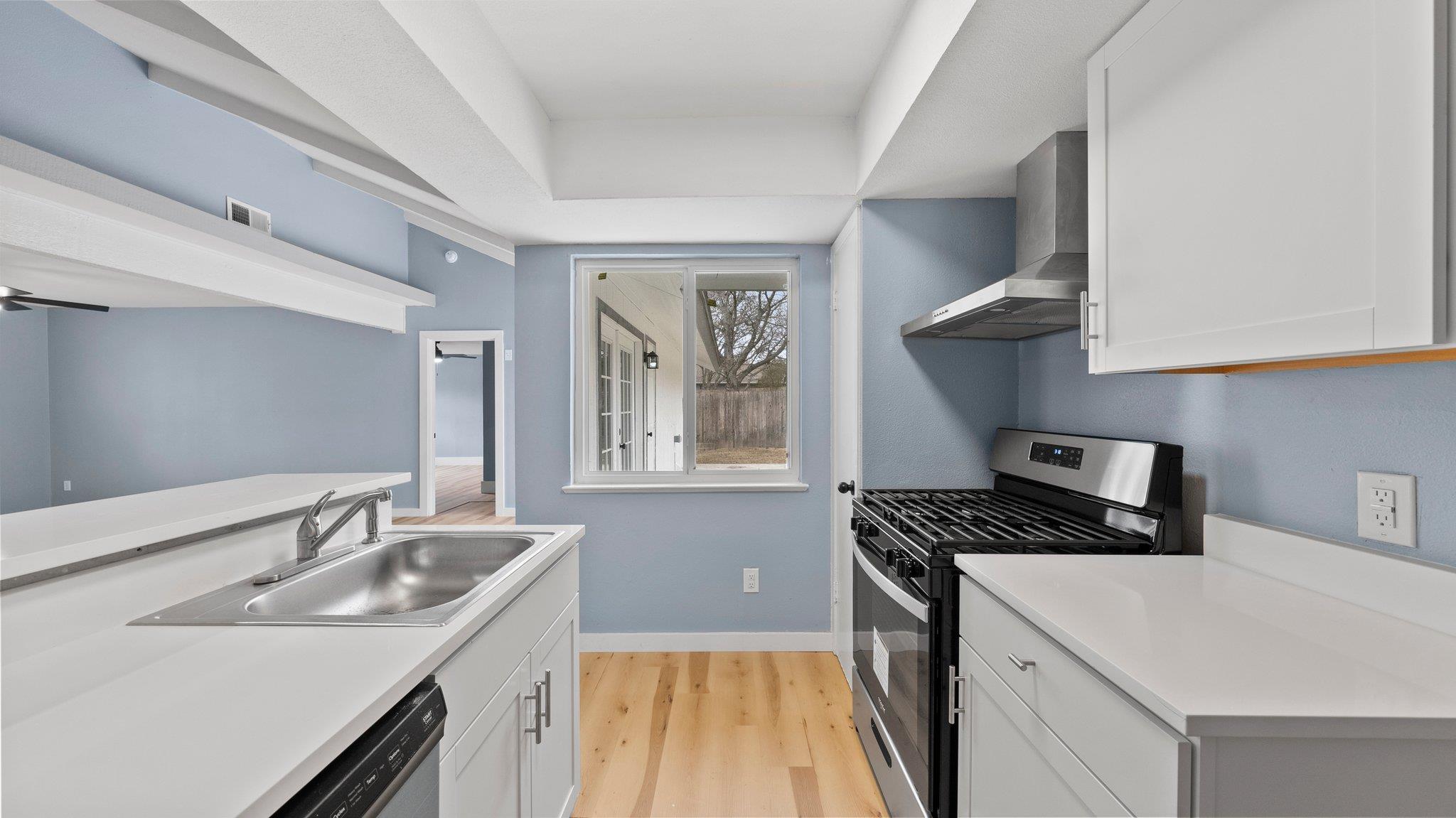 1112 Village Green Dr, Austin, TX 78753