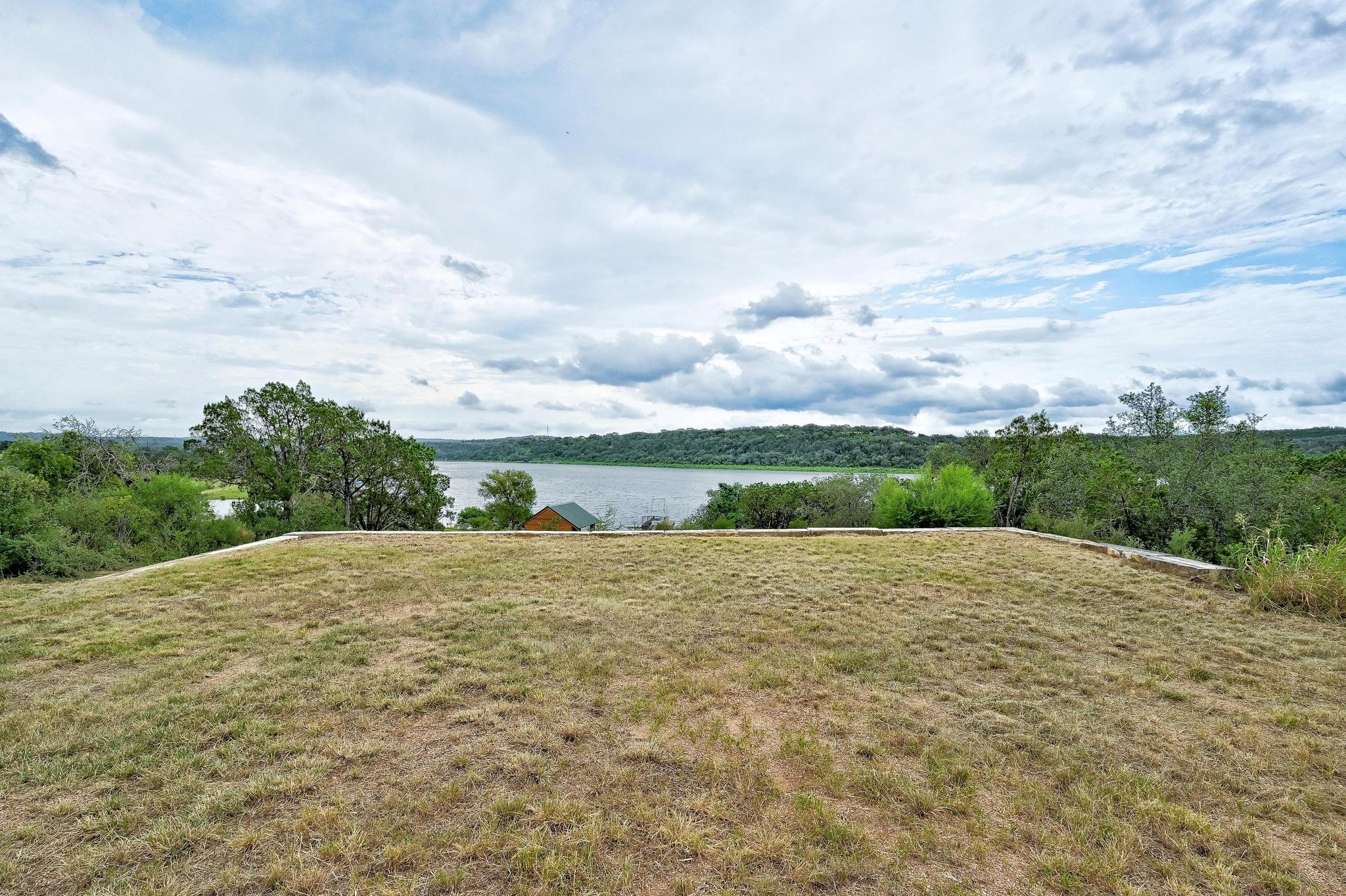 303 Lake View Dr, Spicewood, TX 78669