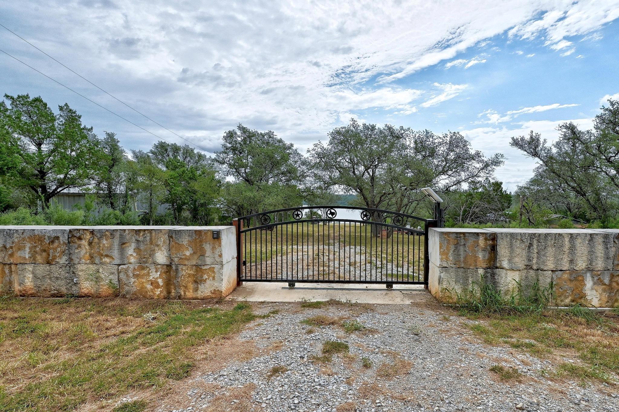 303 Lake View Dr, Spicewood, TX 78669
