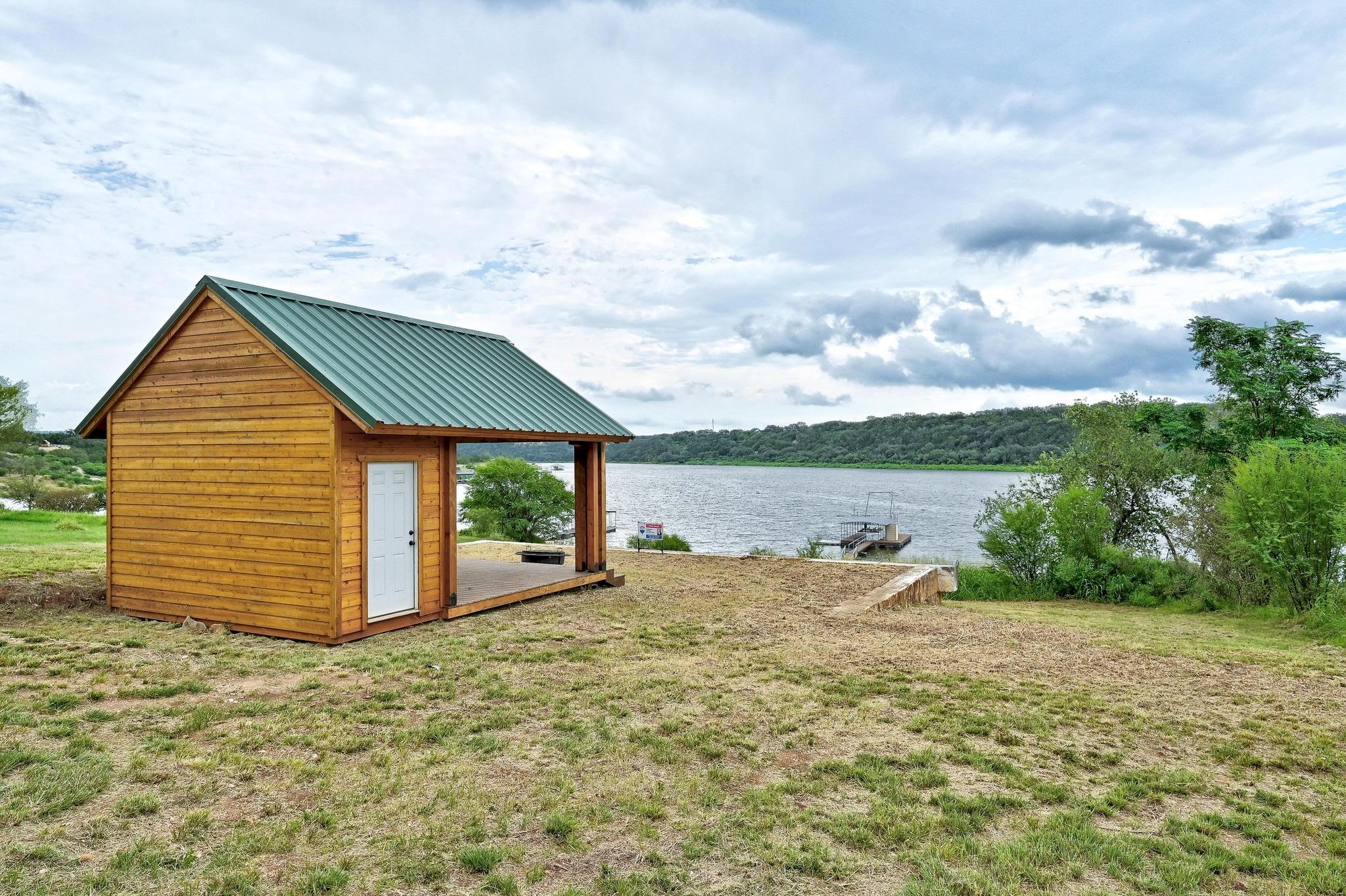 303 Lake View Dr, Spicewood, TX 78669