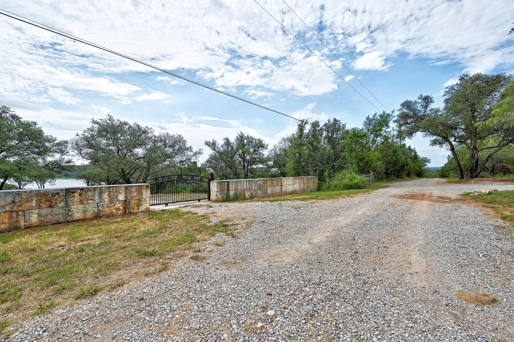 303 Lake View Dr, Spicewood, TX 78669