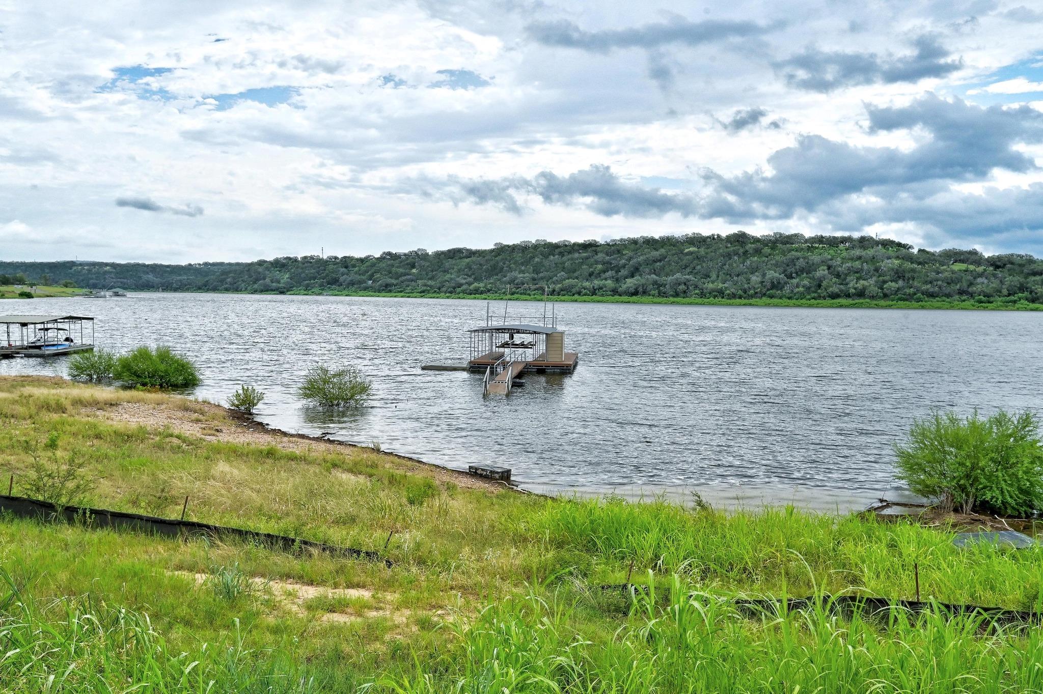 303 Lake View Dr, Spicewood, TX 78669