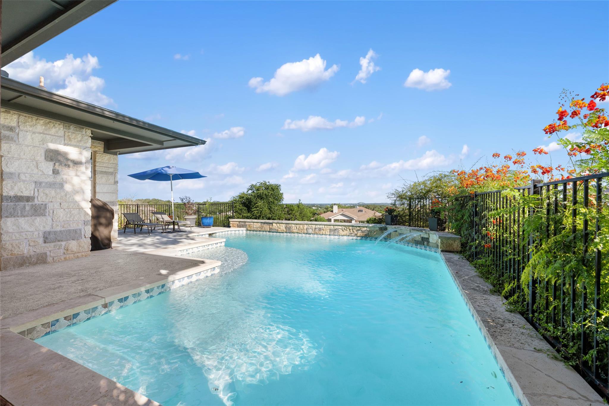 20403 Highland Lake Dr, Lago Vista, TX 78645