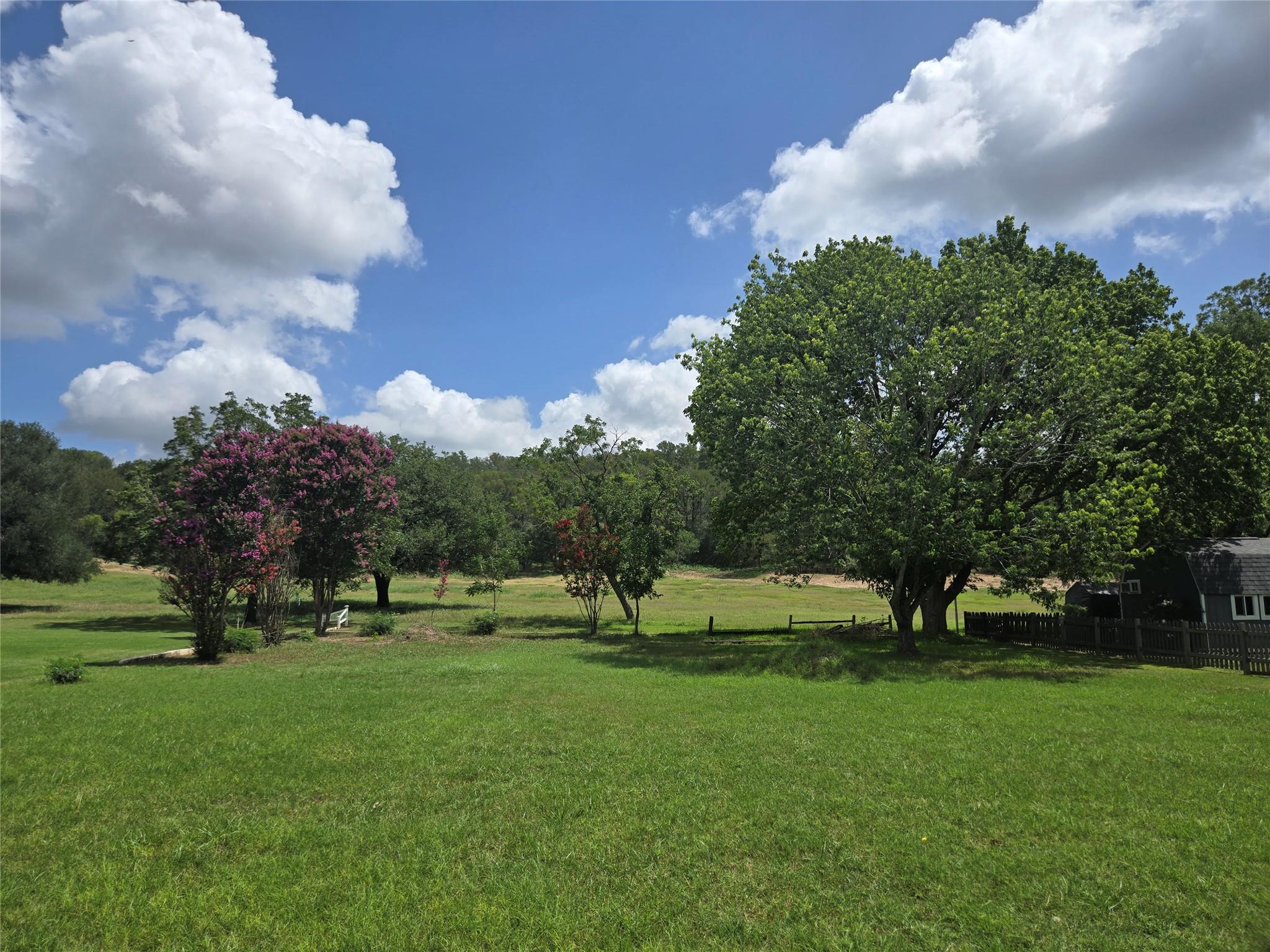 184 Kahana Ln, Bastrop, TX 78602