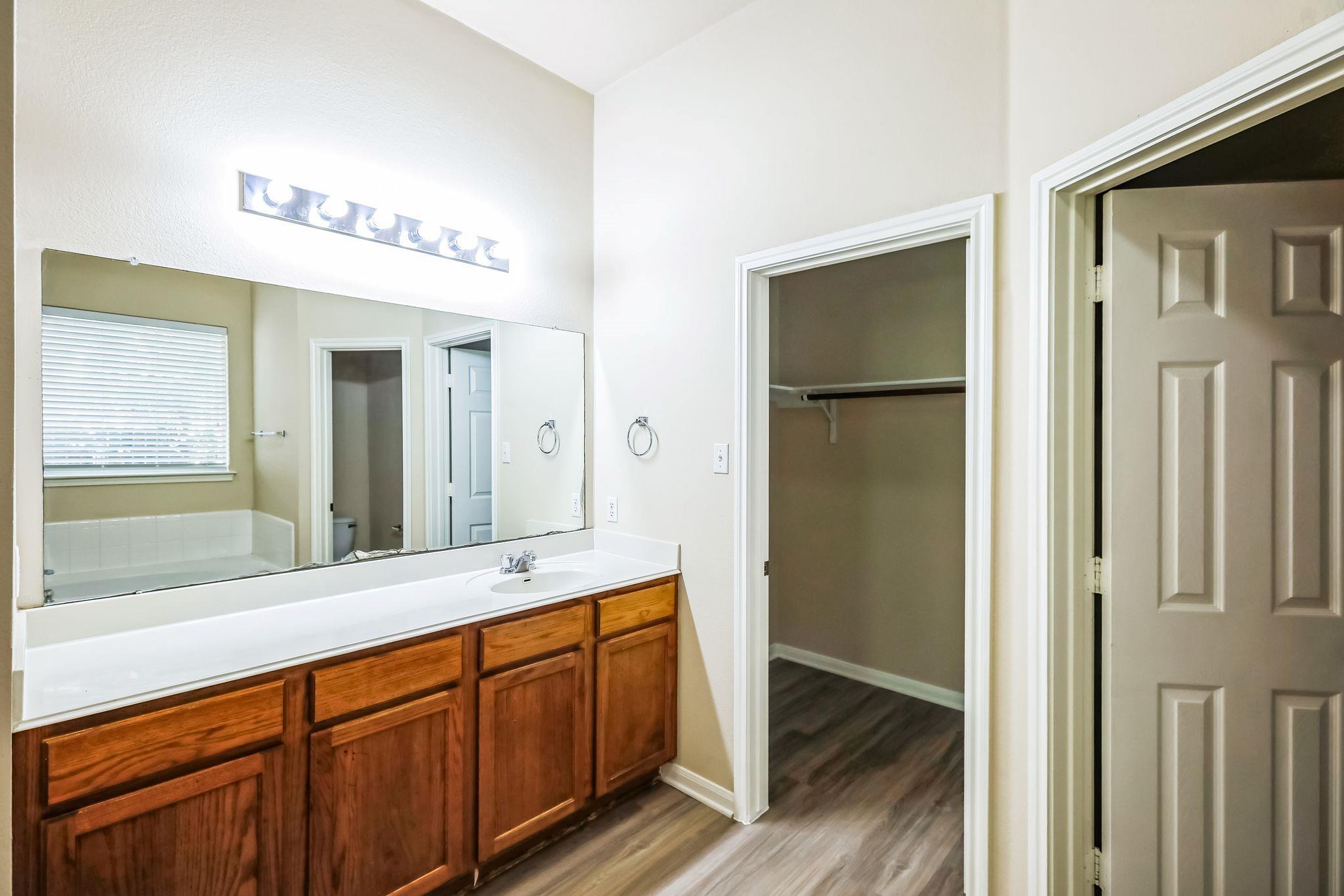 220 Valona Loop, Round Rock, TX 78681