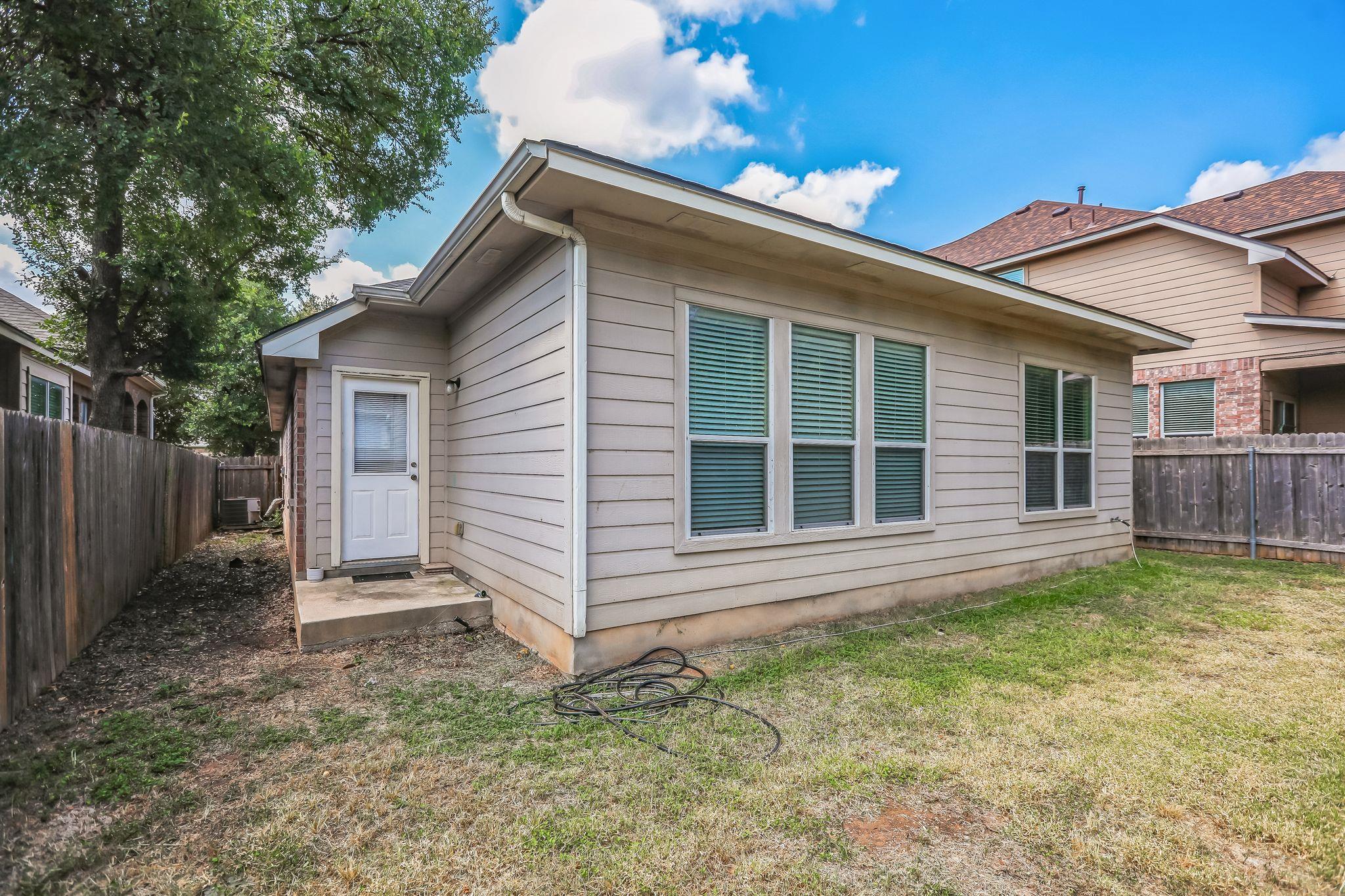 220 Valona Loop, Round Rock, TX 78681