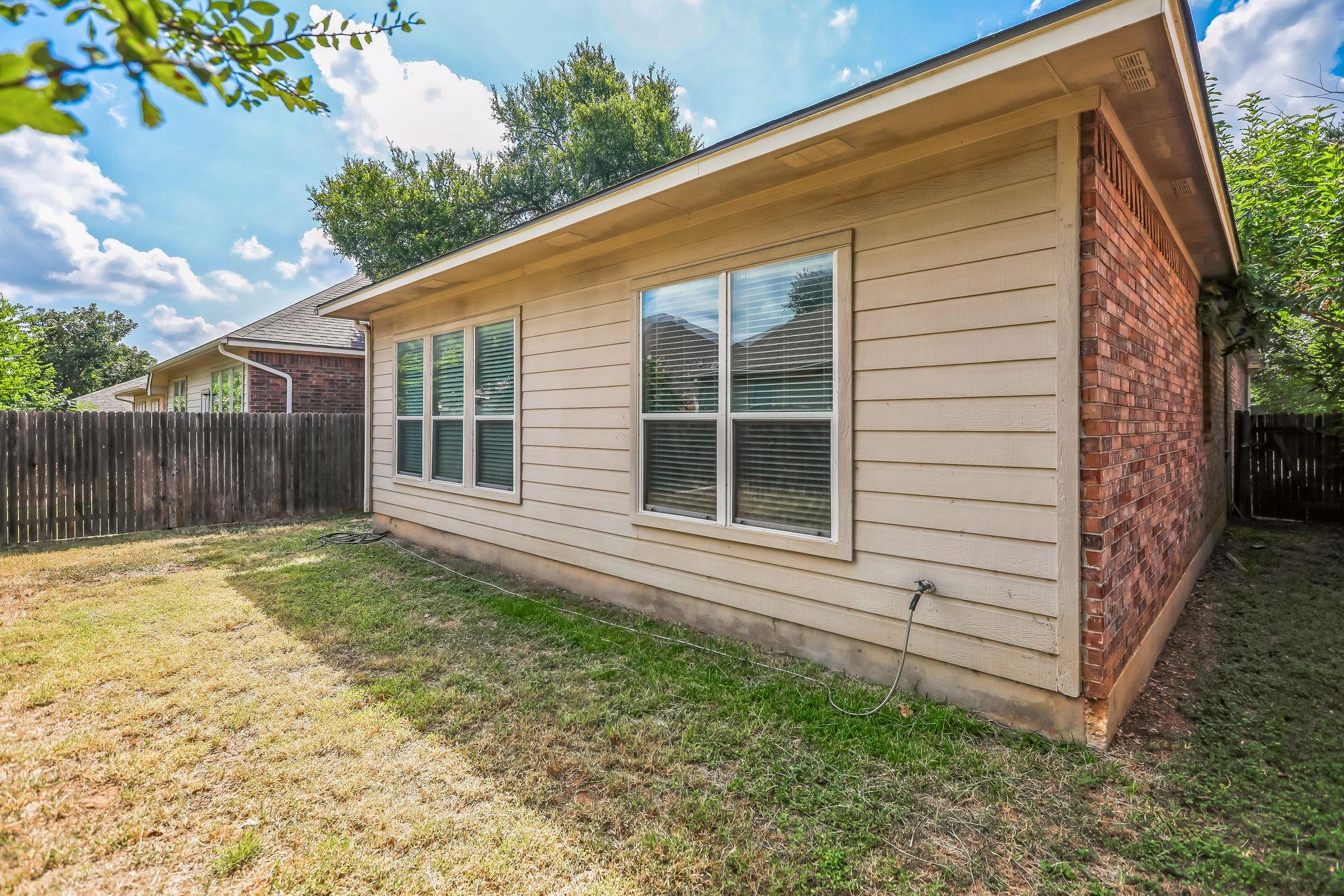 220 Valona Loop, Round Rock, TX 78681