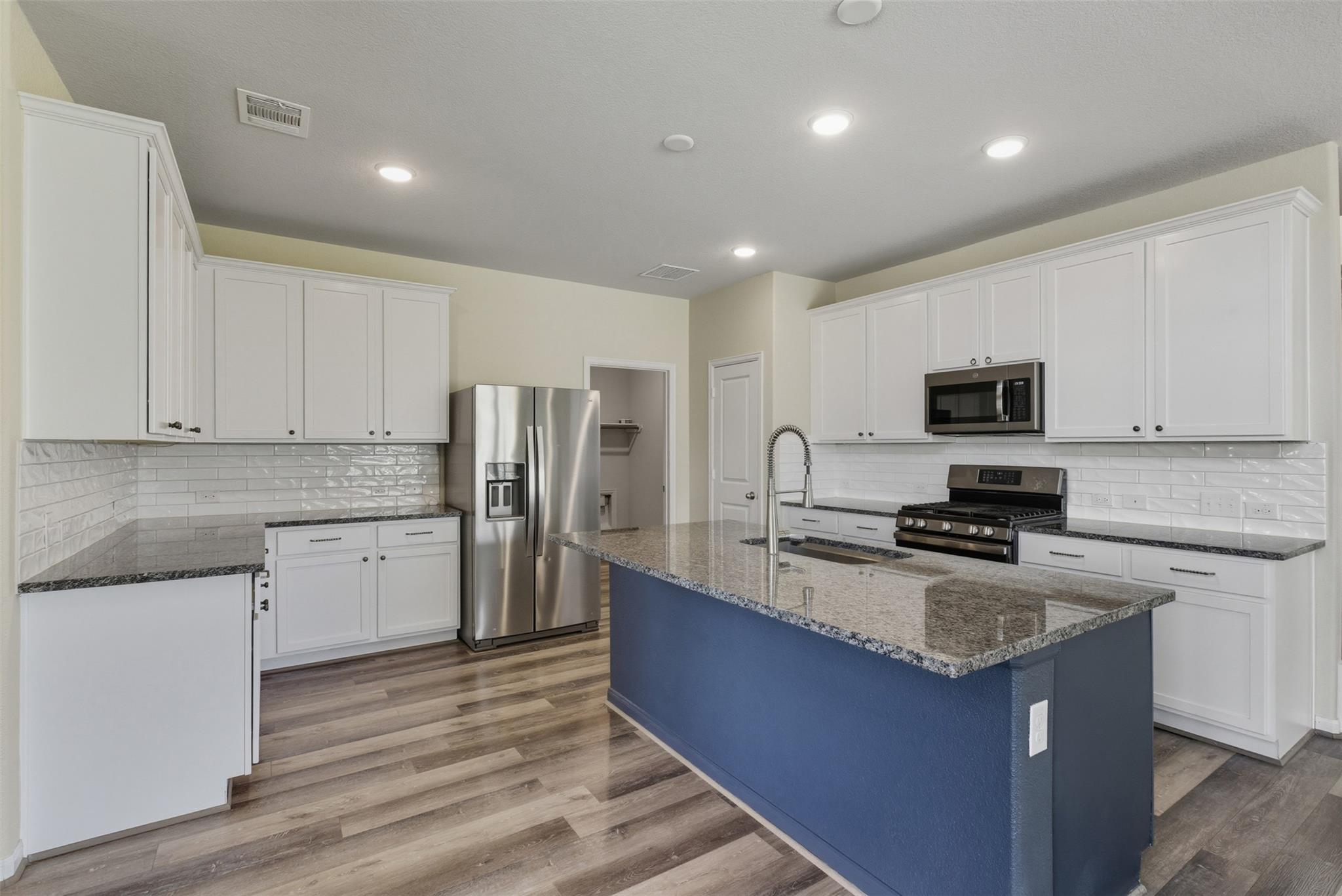 821 Paper Daisy Path, Leander, TX 78641