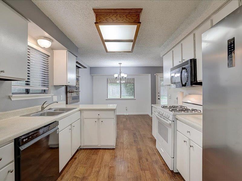 10906 Meadgreen Ct, Austin, TX 78758