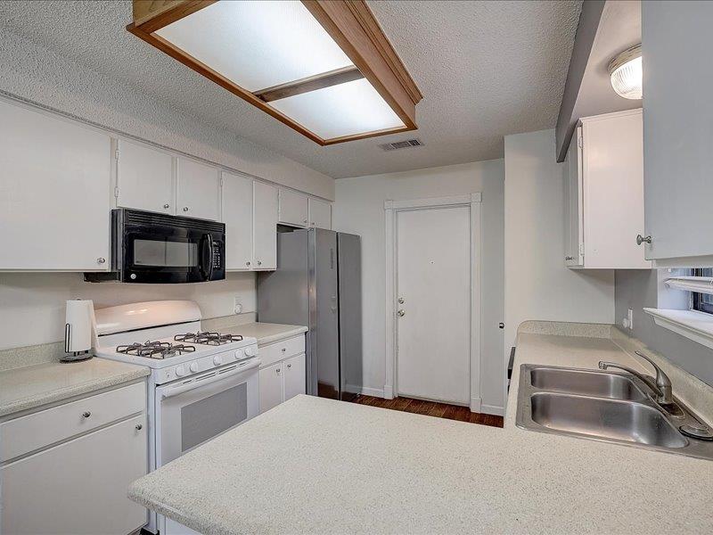 10906 Meadgreen Ct, Austin, TX 78758