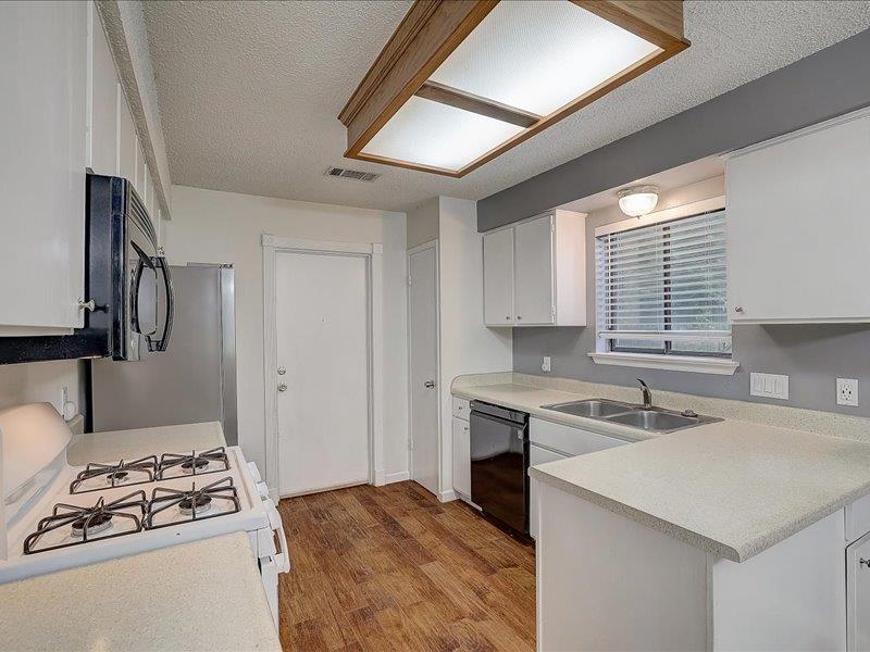 10906 Meadgreen Ct, Austin, TX 78758