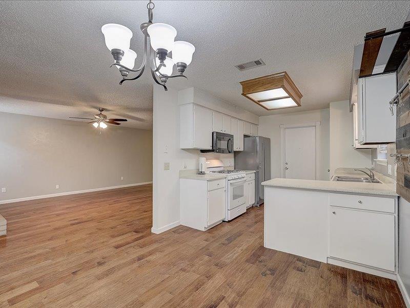 10906 Meadgreen Ct, Austin, TX 78758