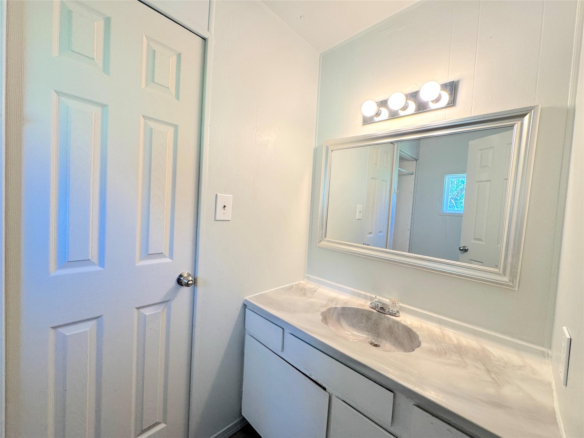 1139 Hidden Fawn, Canyon Lake, TX 78133