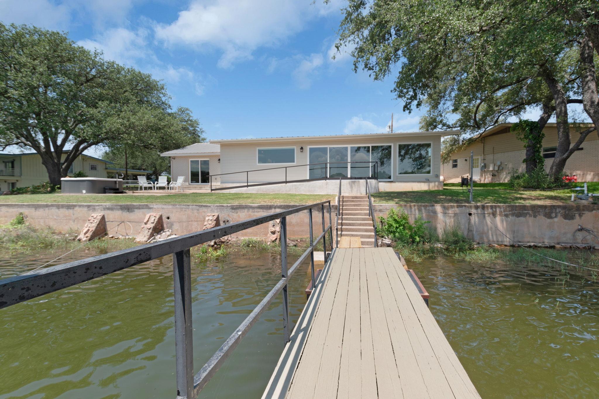 516 Island Lodges Dr, Buchanan Dam, TX 78609