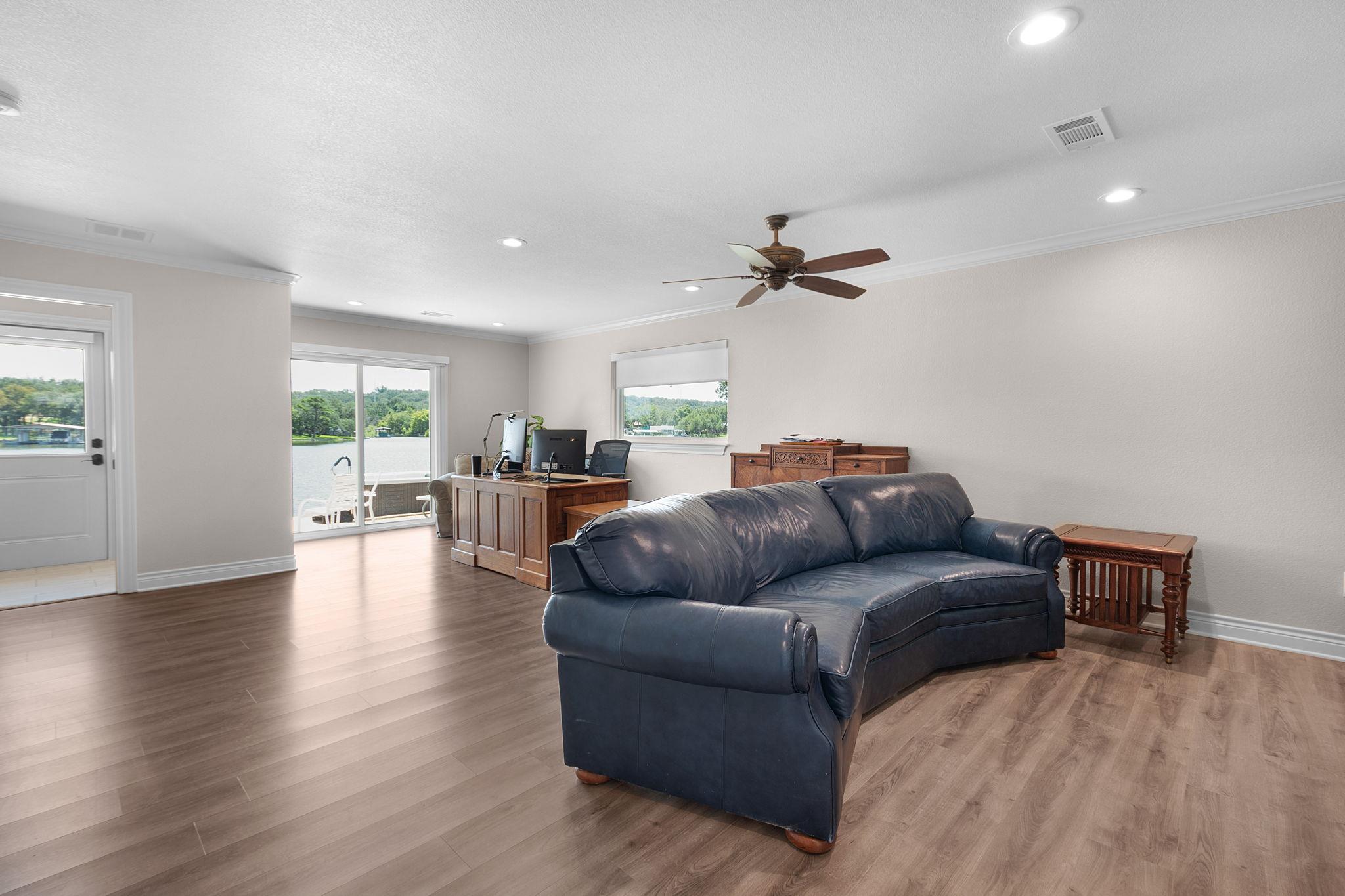 516 Island Lodges Dr, Buchanan Dam, TX 78609