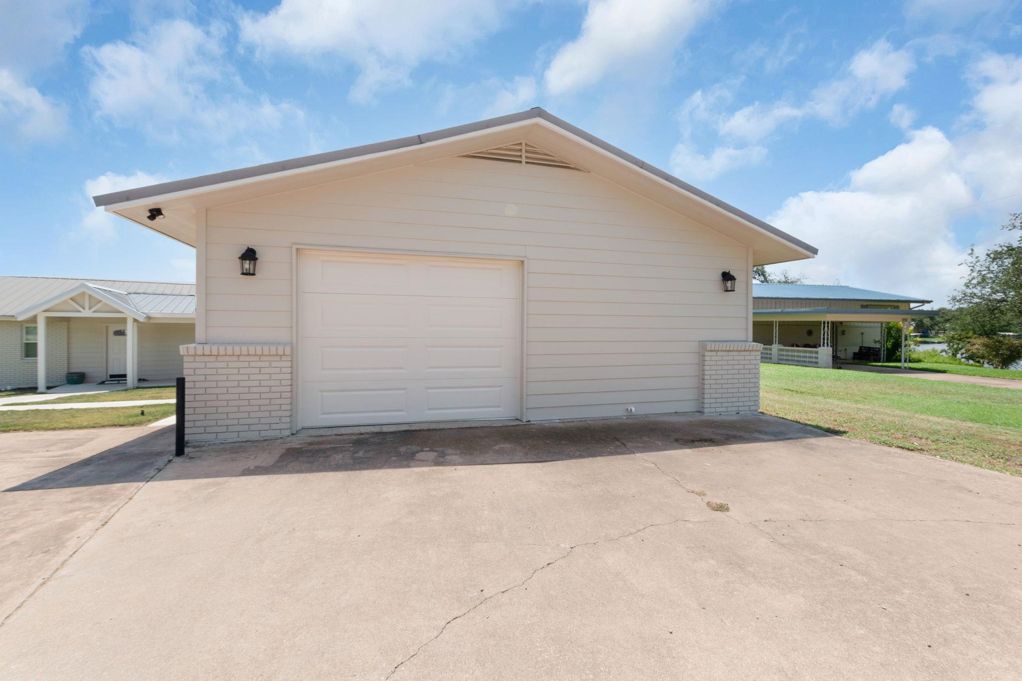 516 Island Lodges Dr, Buchanan Dam, TX 78609