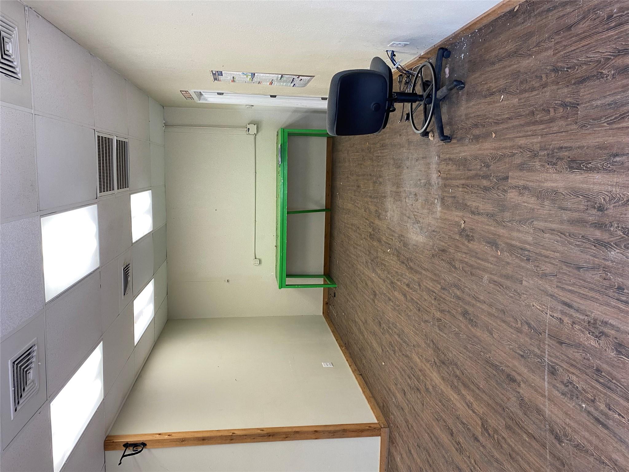 301 Bishop St, Smithville, TX 78957