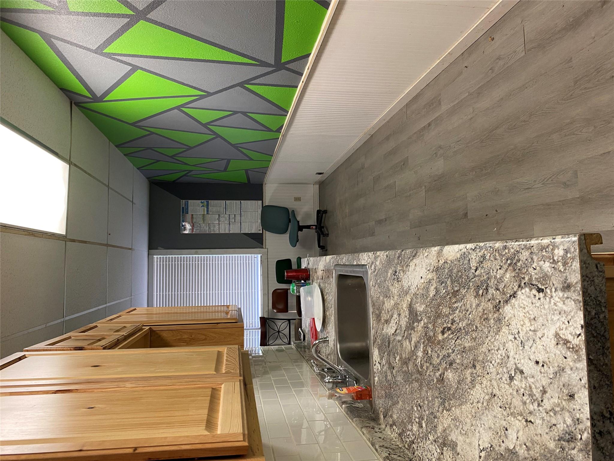 301 Bishop St, Smithville, TX 78957