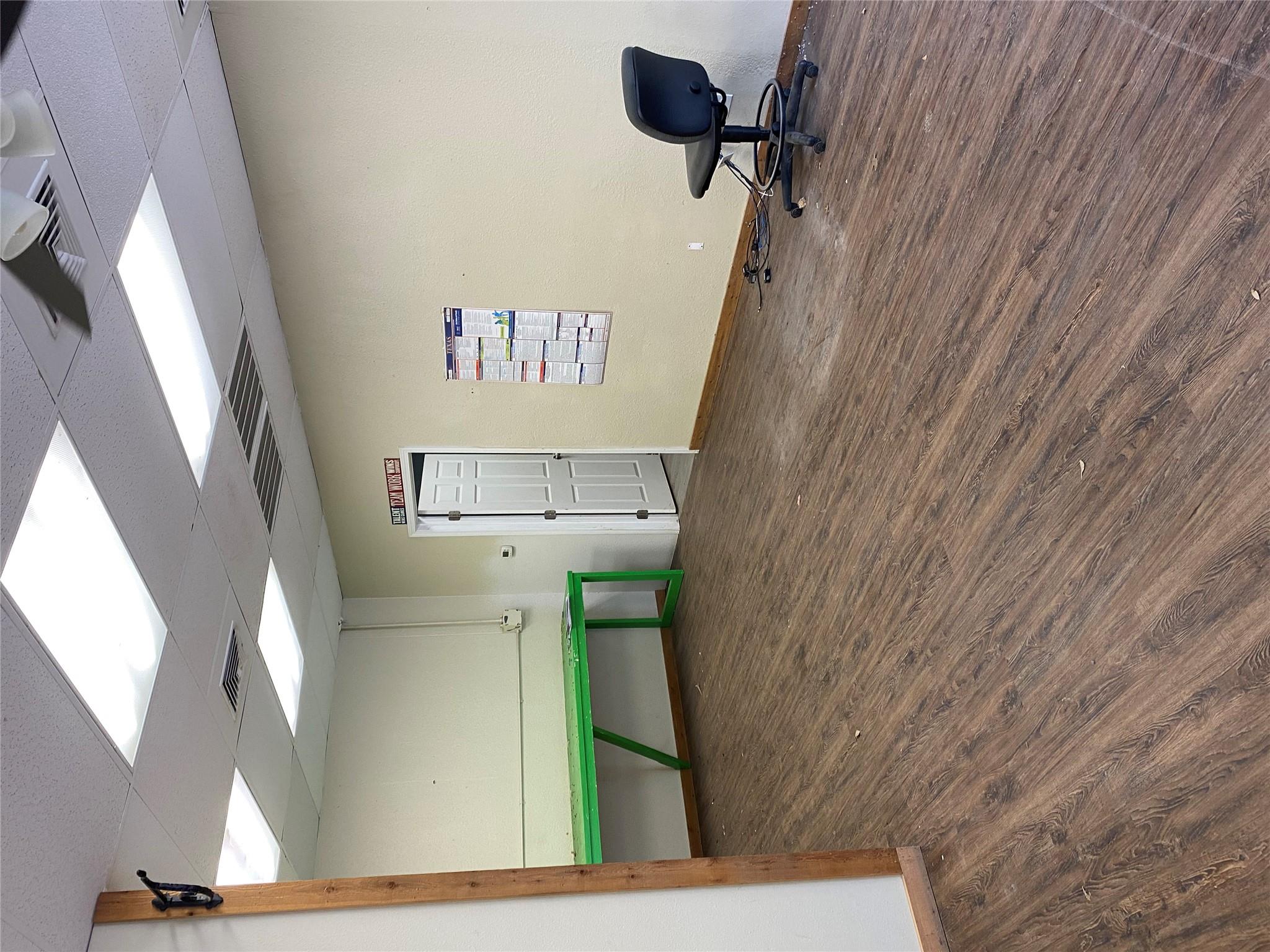 301 Bishop St, Smithville, TX 78957