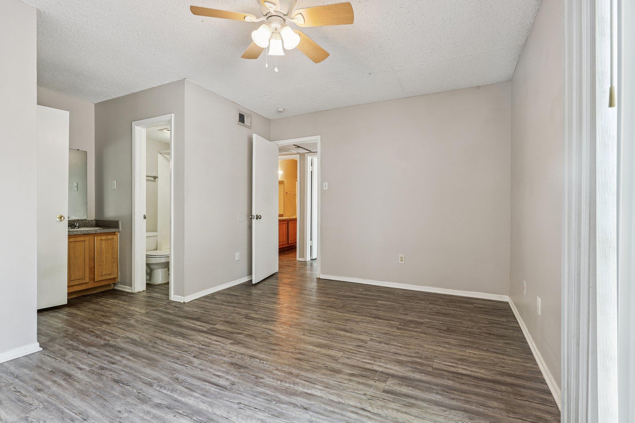 2124 Burton Dr # 203, Austin, TX 78741