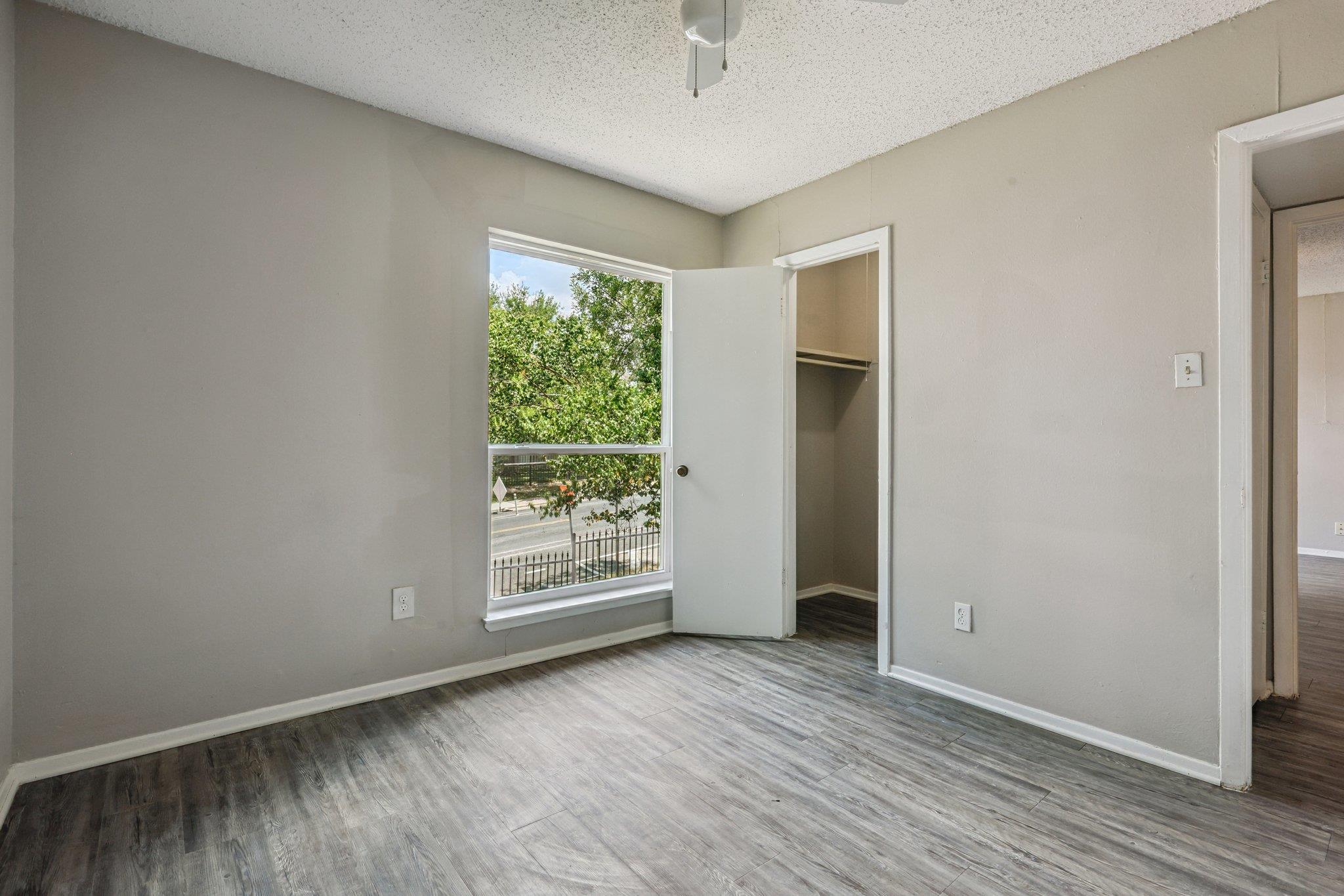 2124 Burton Dr # 203, Austin, TX 78741