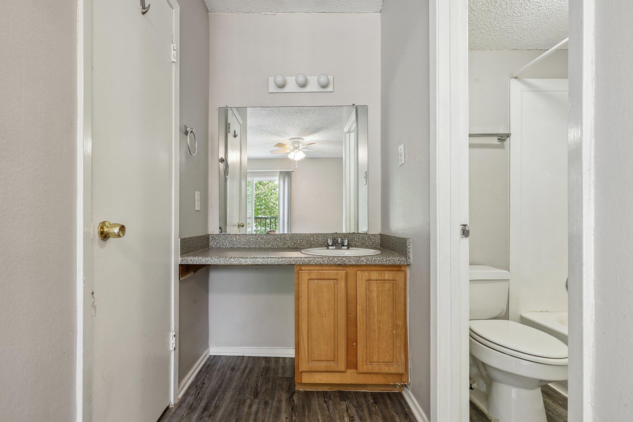 2124 Burton Dr # 203, Austin, TX 78741