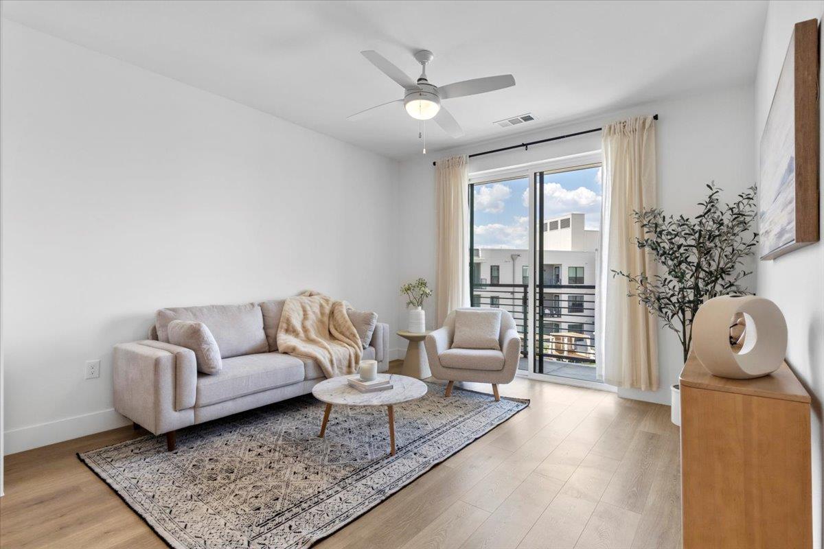 1701 Simond Ave # 636, Austin, TX 78723