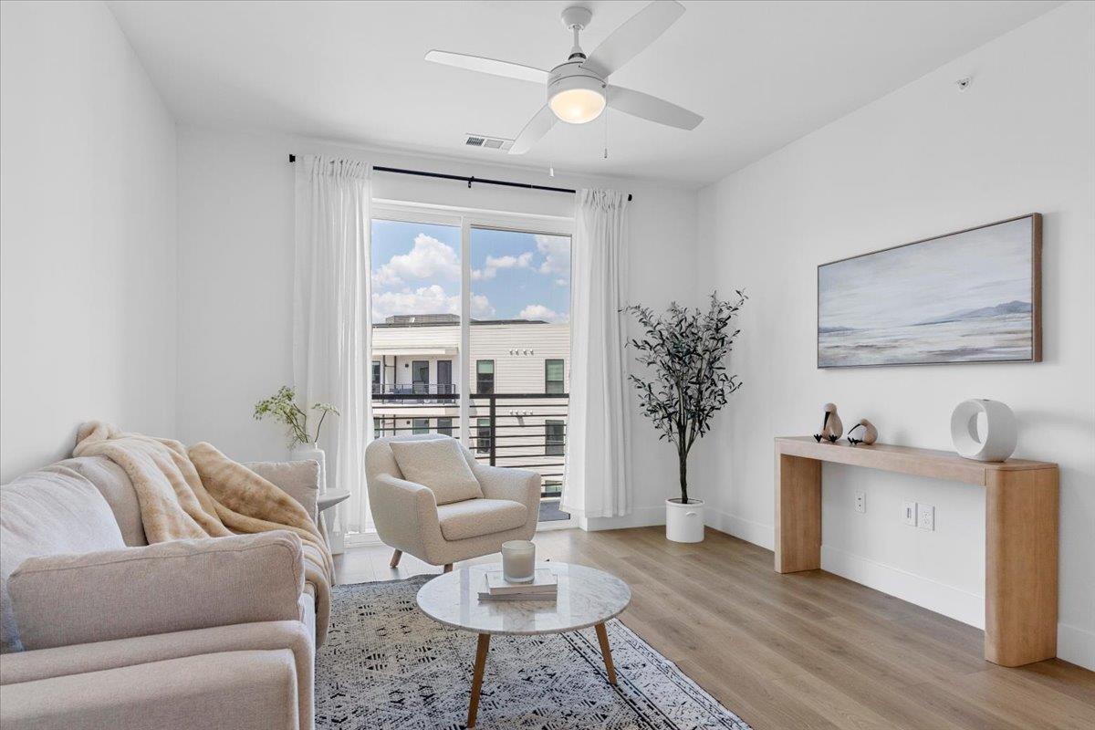 1701 Simond Ave # 636, Austin, TX 78723