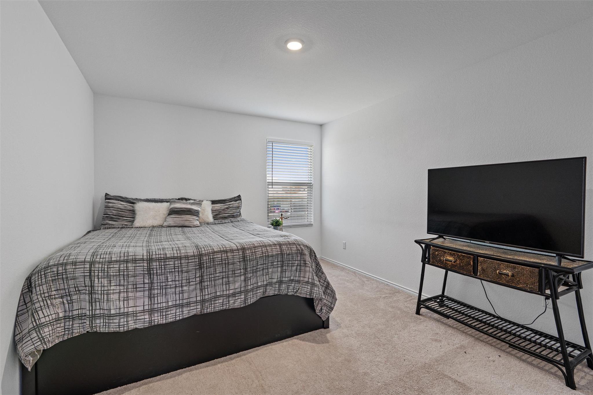 200 Montego St, Hutto, TX 78634