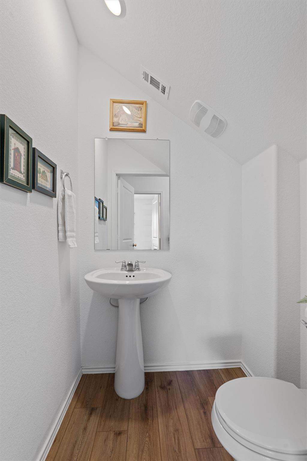 200 Montego St, Hutto, TX 78634