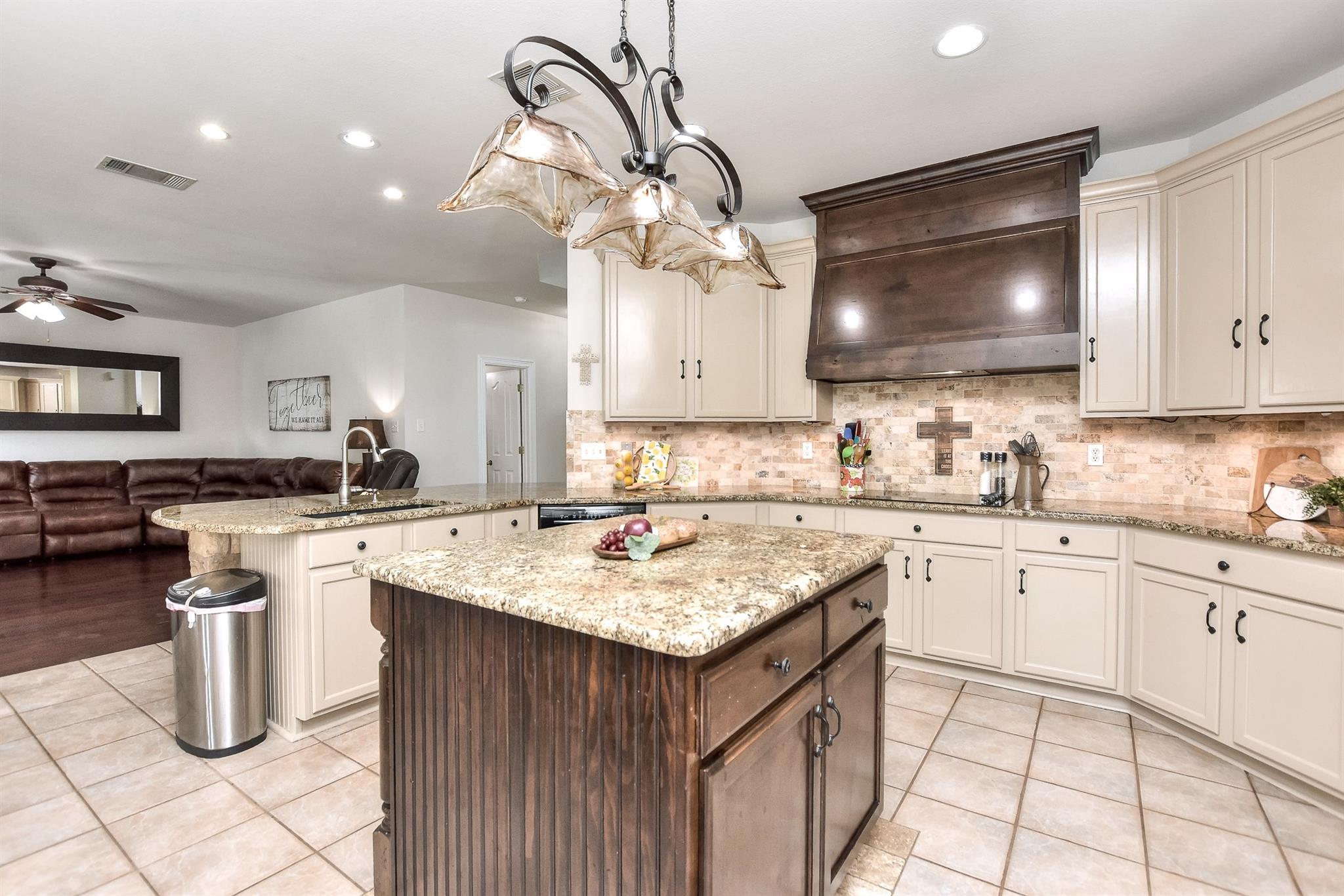 105 Brentwood Dr, Georgetown, TX 78628