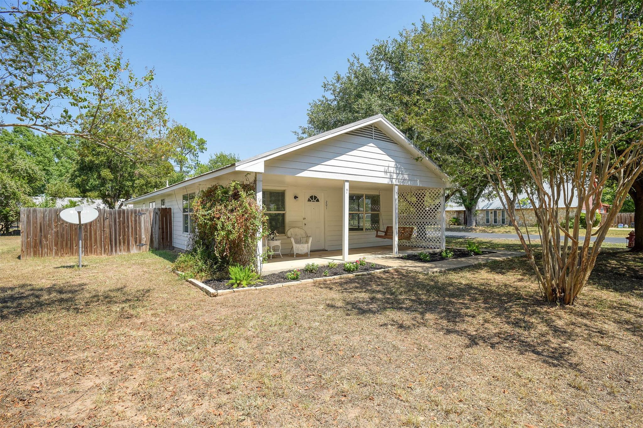 201 Maynard St, Bastrop, TX 78602