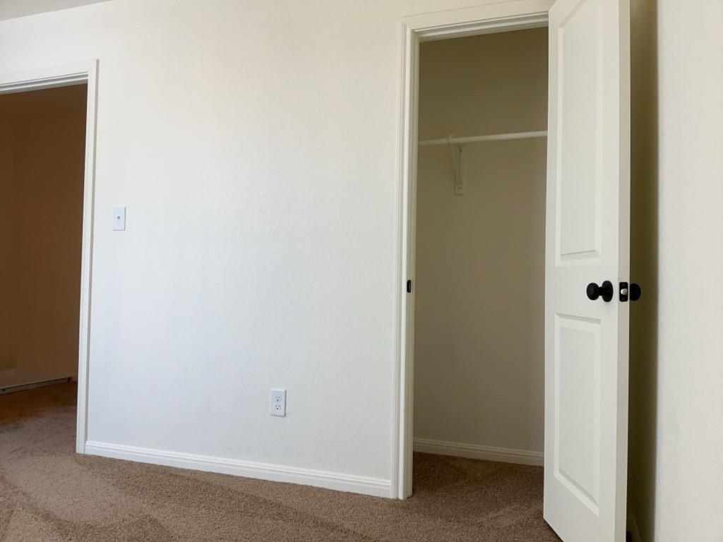 2002 W 2nd St # 1002, Taylor, TX 76574