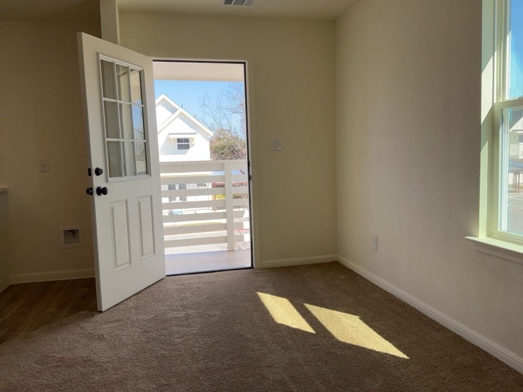 2002 W 2nd St # 1002, Taylor, TX 76574